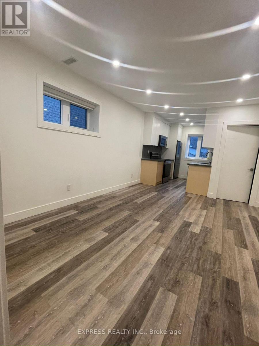 Main - 71 Chamberlain Avenue, Toronto, Ontario  M6E 4J9 - Photo 6 - W13041642