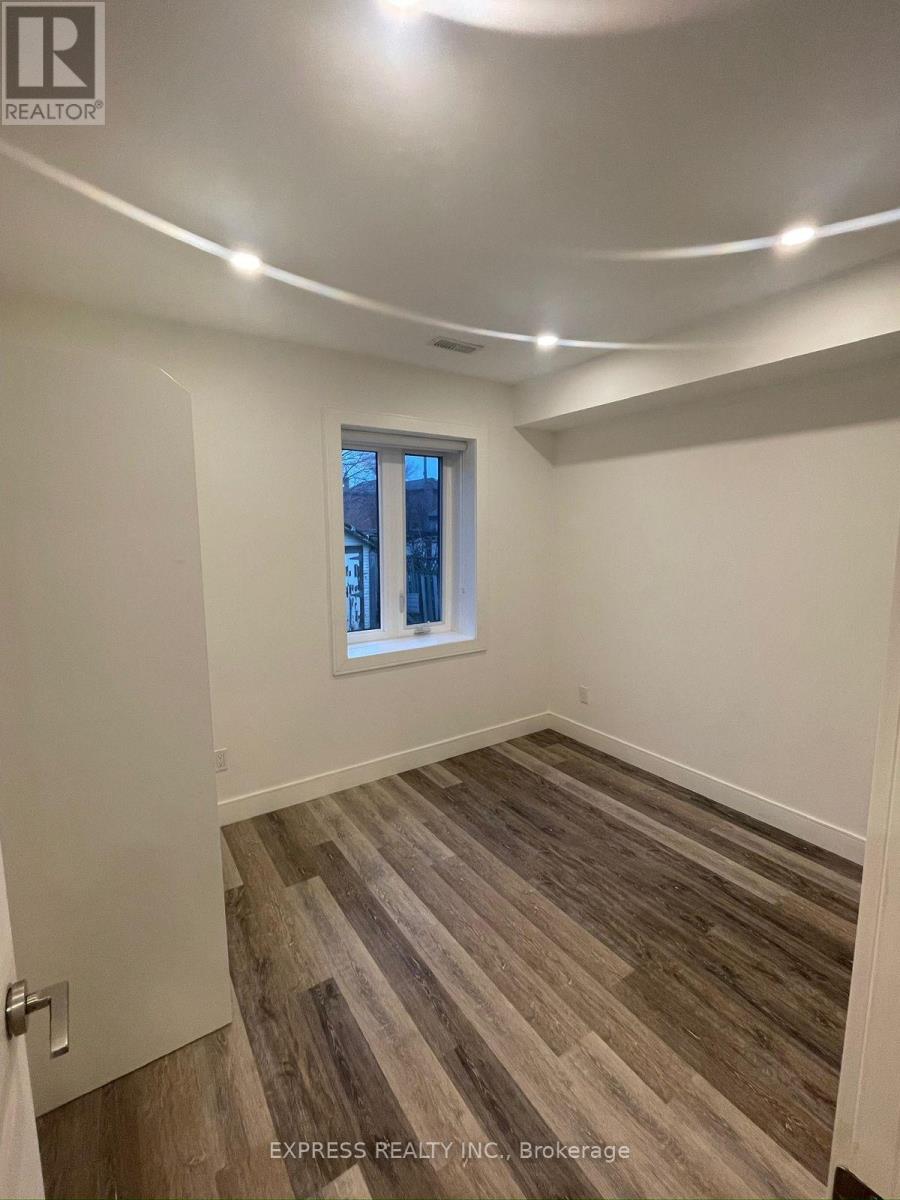 Main - 71 Chamberlain Avenue, Toronto, Ontario  M6E 4J9 - Photo 8 - W13041642