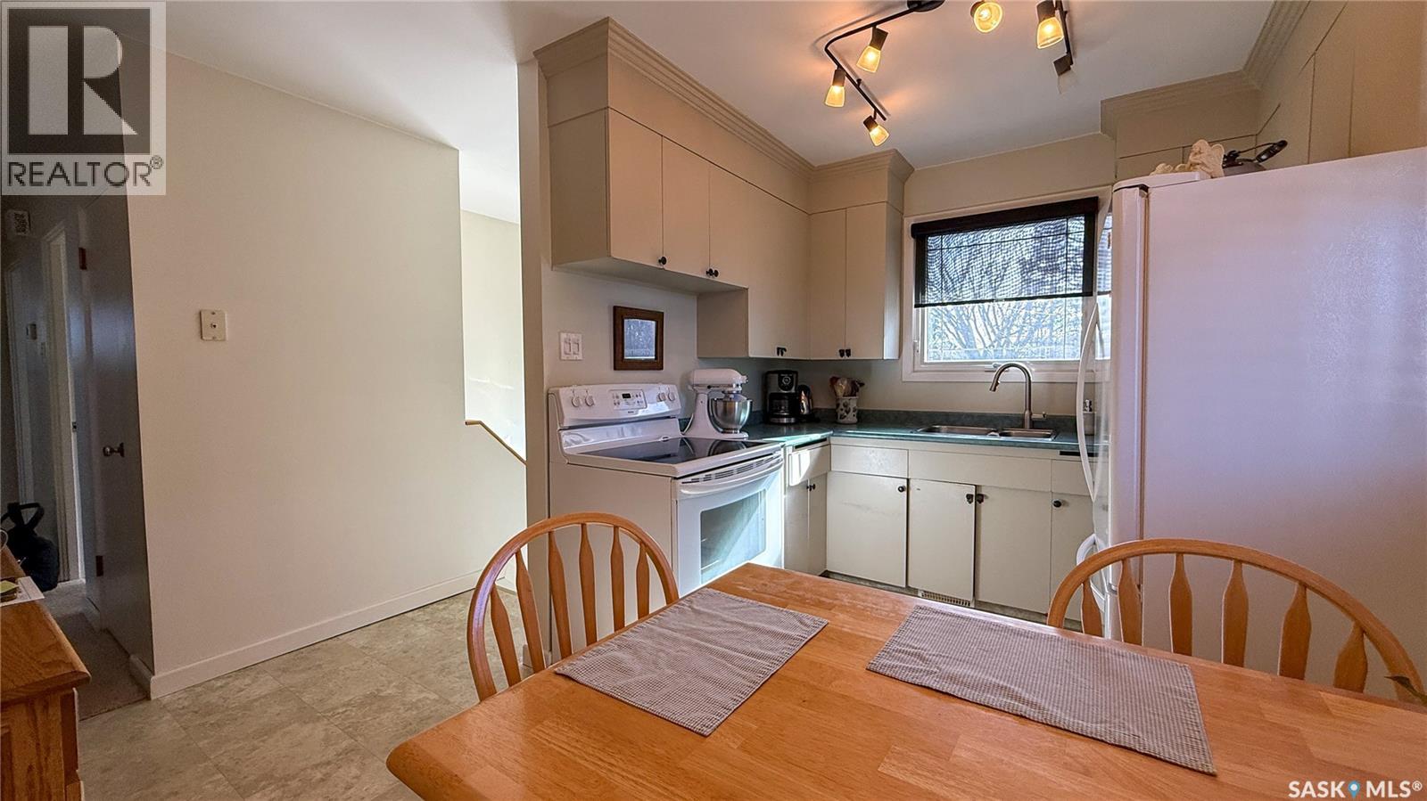 1752 93rd Street, North Battleford, Saskatchewan  S9A 0C8 - Photo 6 - SK033882