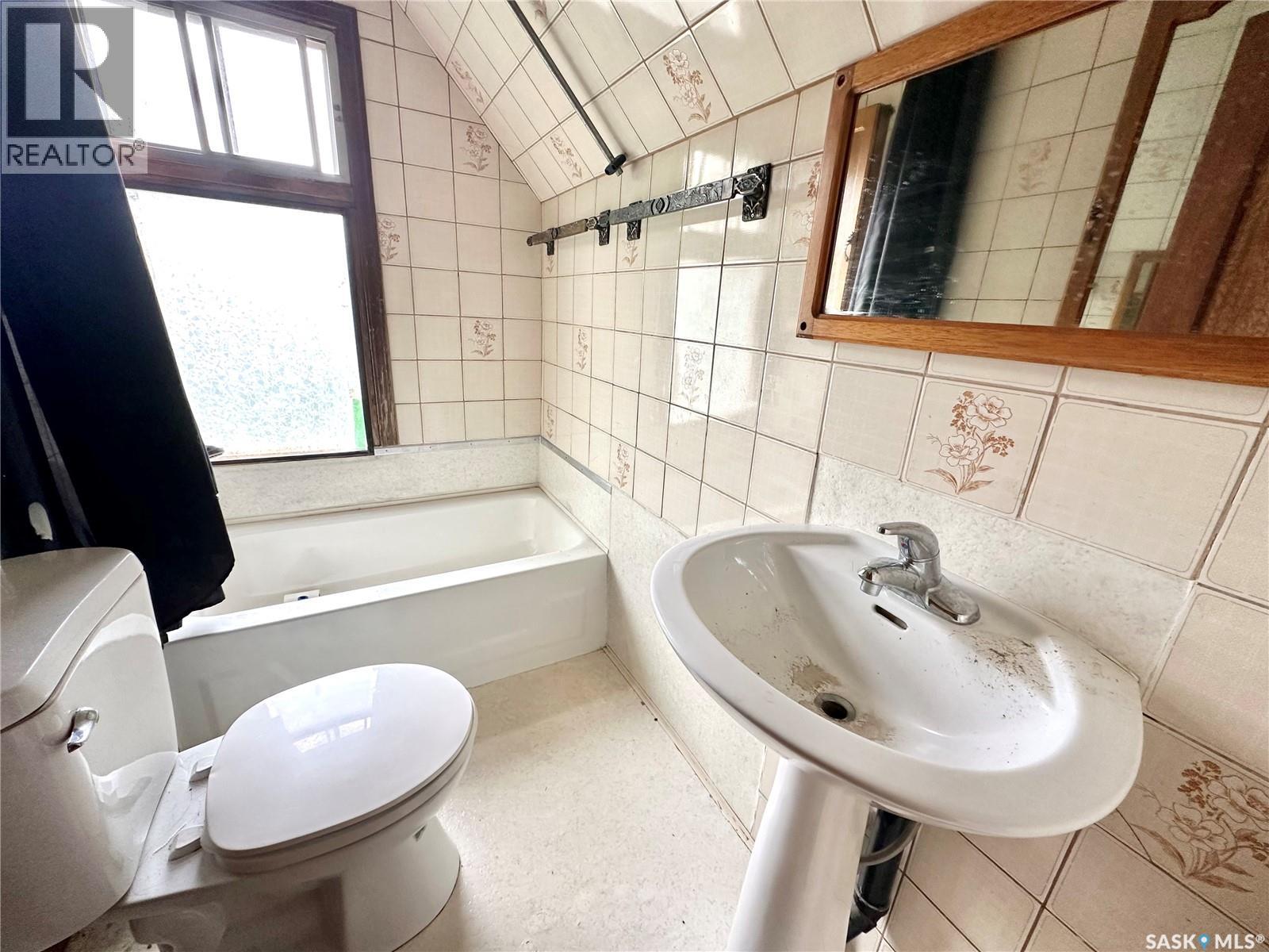 1341 97th Street, North Battleford, Saskatchewan  S9A 0J8 - Photo 4 - SK033872