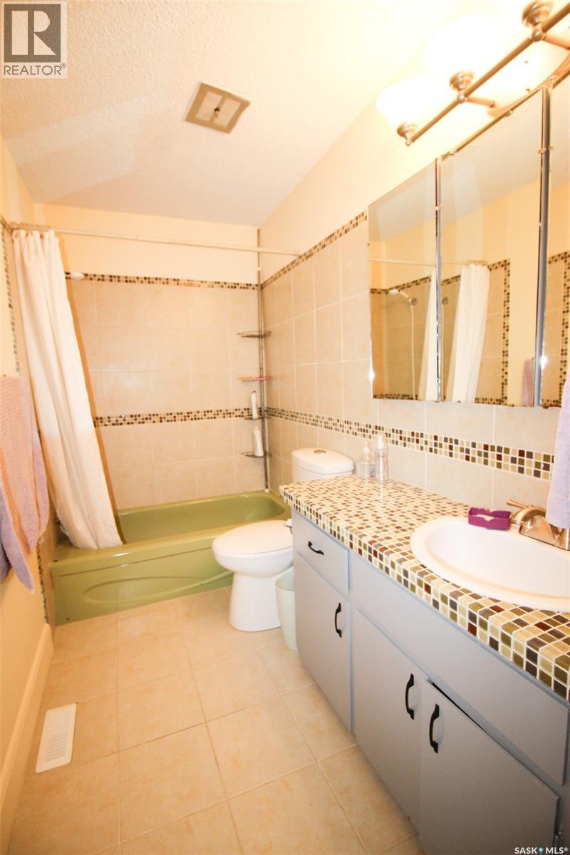 128 1st Street E, Frontier, Saskatchewan  S0N 0W0 - Photo 13 - SK033854