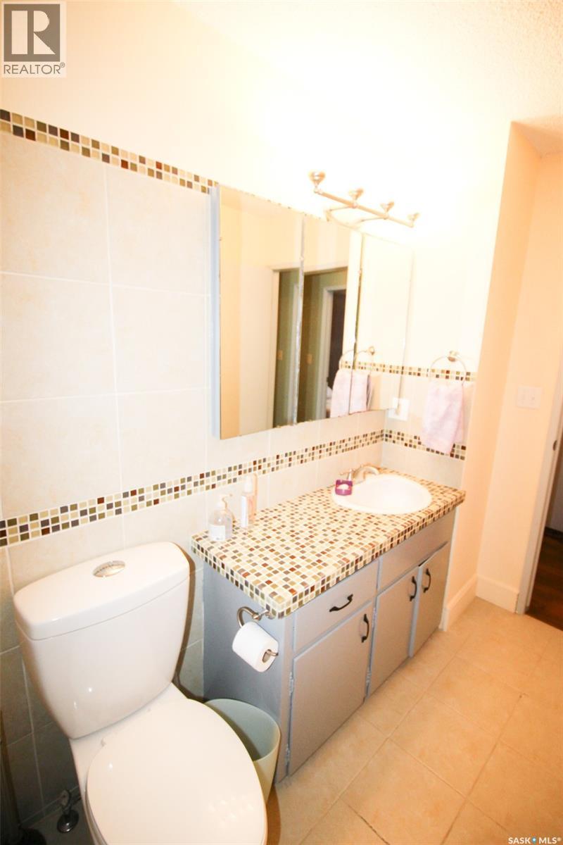 128 1st Street E, Frontier, Saskatchewan  S0N 0W0 - Photo 14 - SK033854