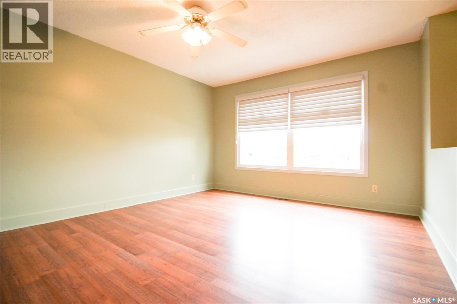 128 1st Street E, Frontier, Saskatchewan  S0N 0W0 - Photo 2 - SK033854