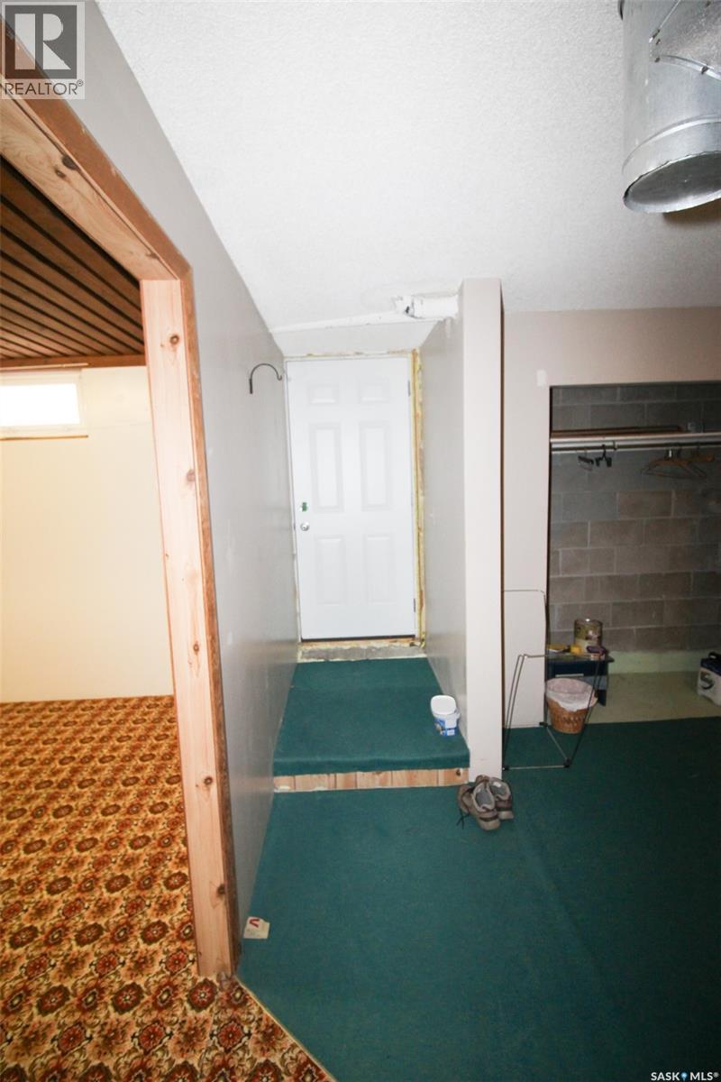 128 1st Street E, Frontier, Saskatchewan  S0N 0W0 - Photo 20 - SK033854