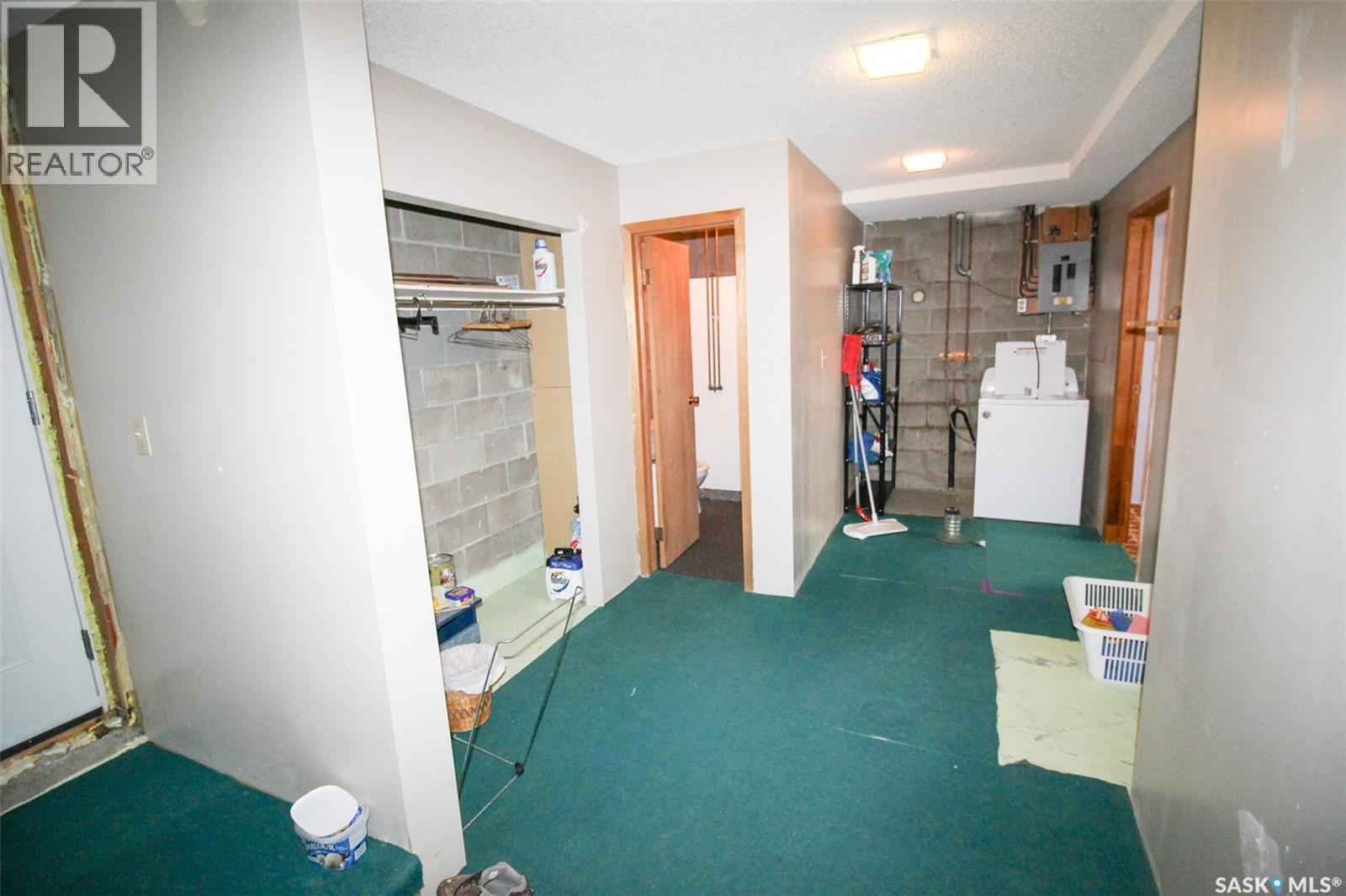 128 1st Street E, Frontier, Saskatchewan  S0N 0W0 - Photo 24 - SK033854