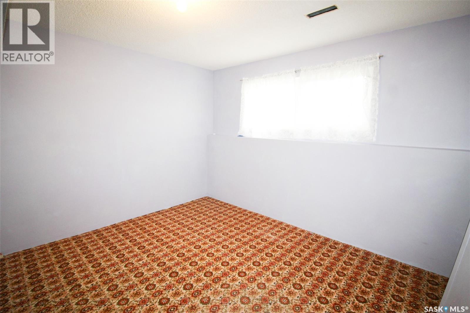 128 1st Street E, Frontier, Saskatchewan  S0N 0W0 - Photo 29 - SK033854