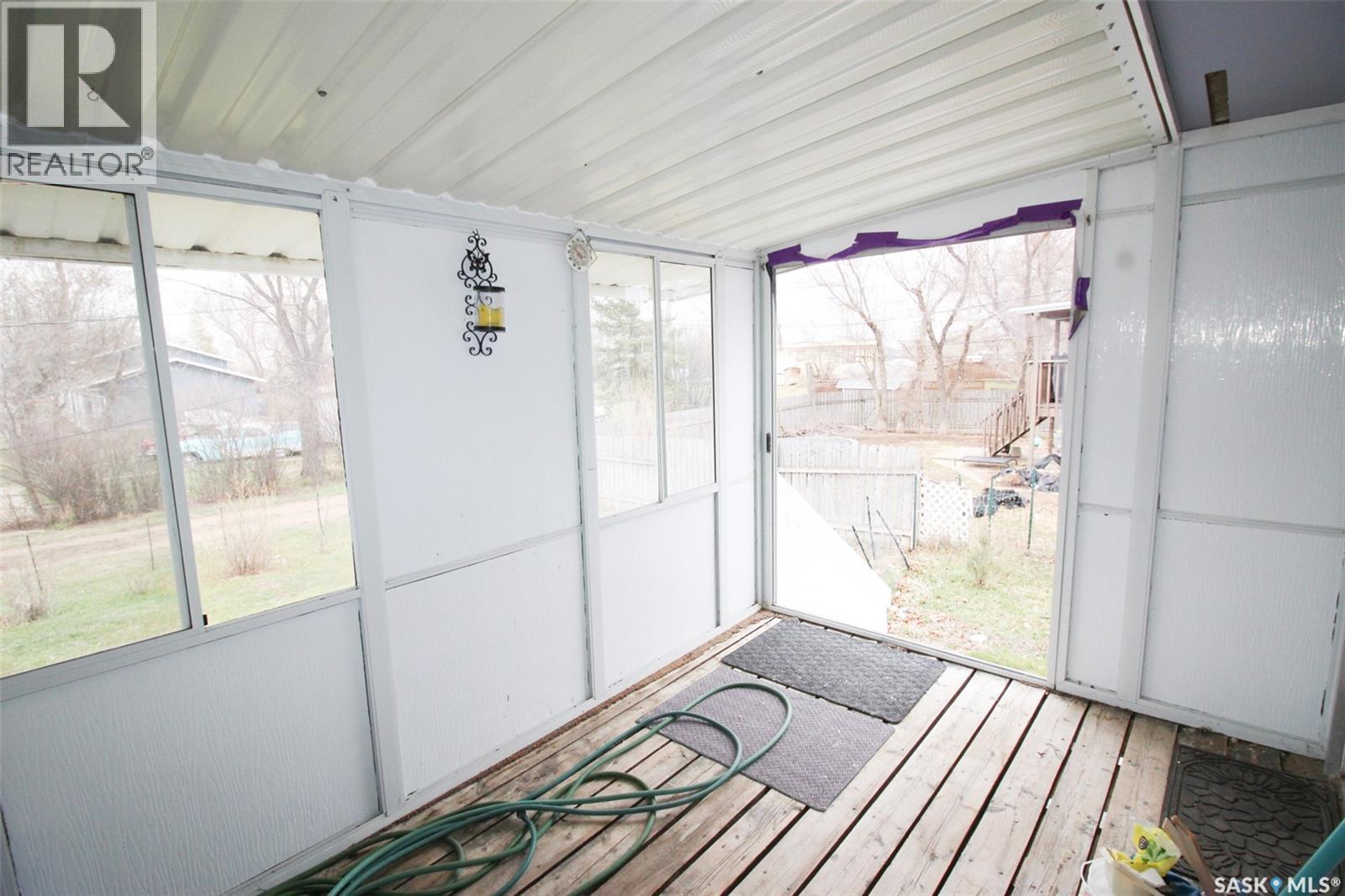 128 1st Street E, Frontier, Saskatchewan  S0N 0W0 - Photo 32 - SK033854