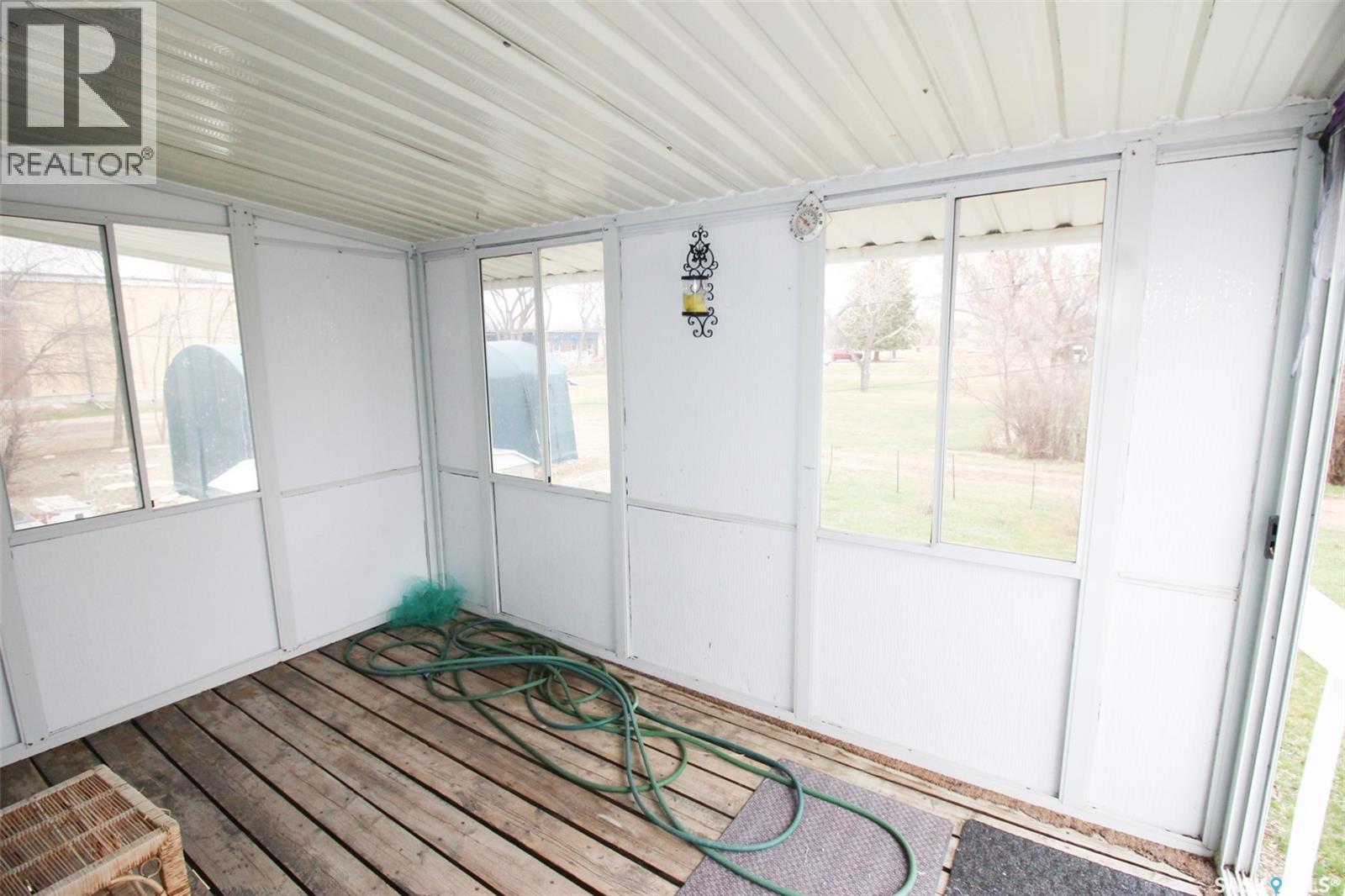 128 1st Street E, Frontier, Saskatchewan  S0N 0W0 - Photo 33 - SK033854