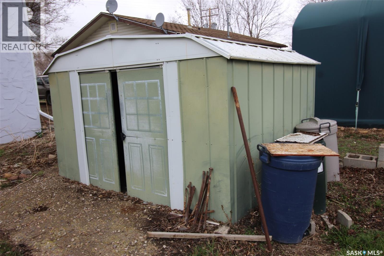 128 1st Street E, Frontier, Saskatchewan  S0N 0W0 - Photo 38 - SK033854