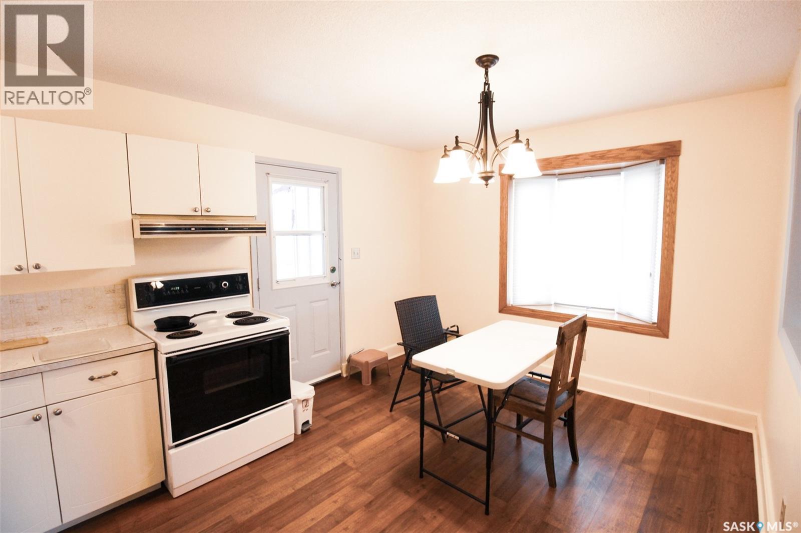 128 1st Street E, Frontier, Saskatchewan  S0N 0W0 - Photo 6 - SK033854