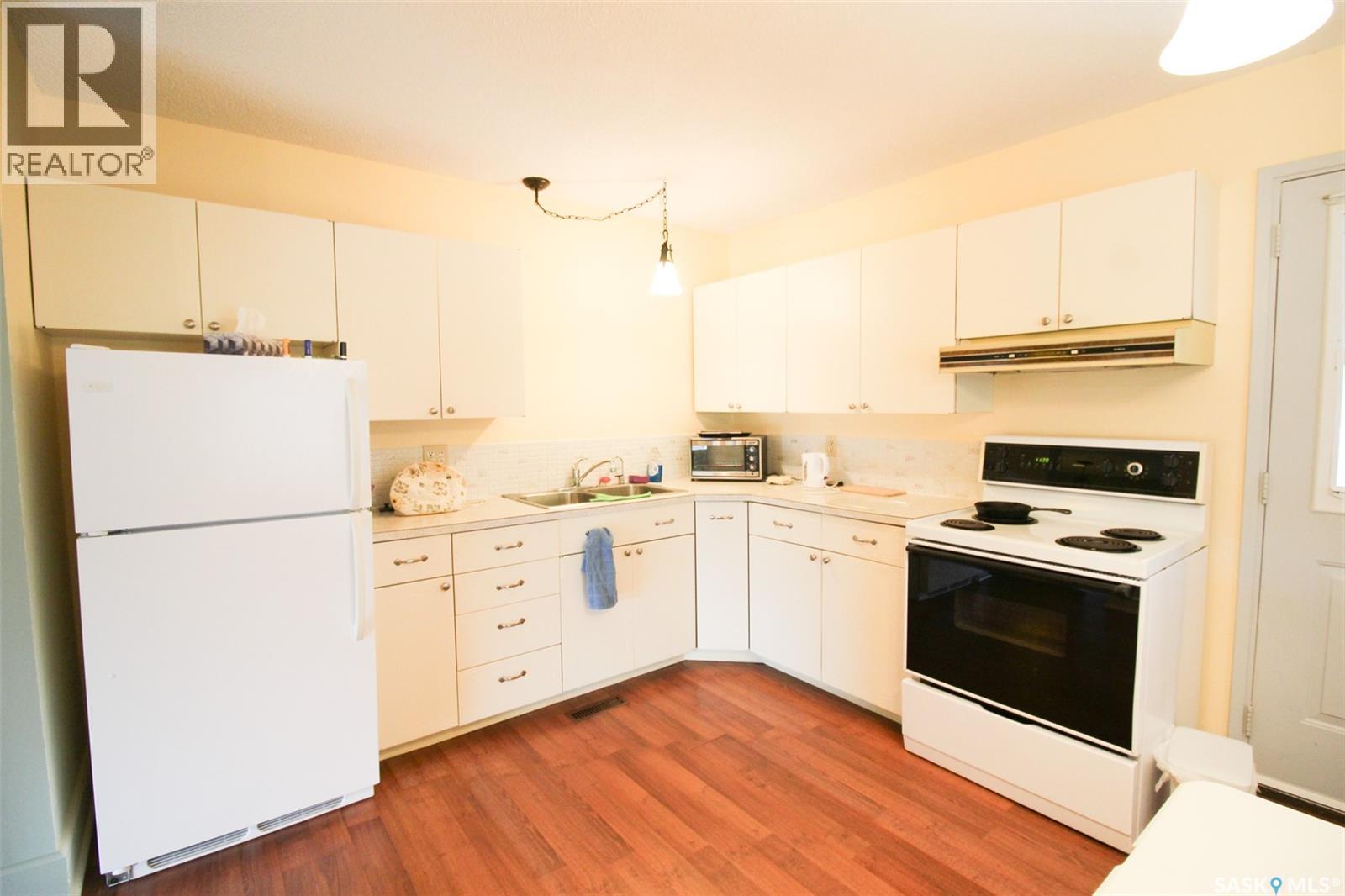 128 1st Street E, Frontier, Saskatchewan  S0N 0W0 - Photo 7 - SK033854