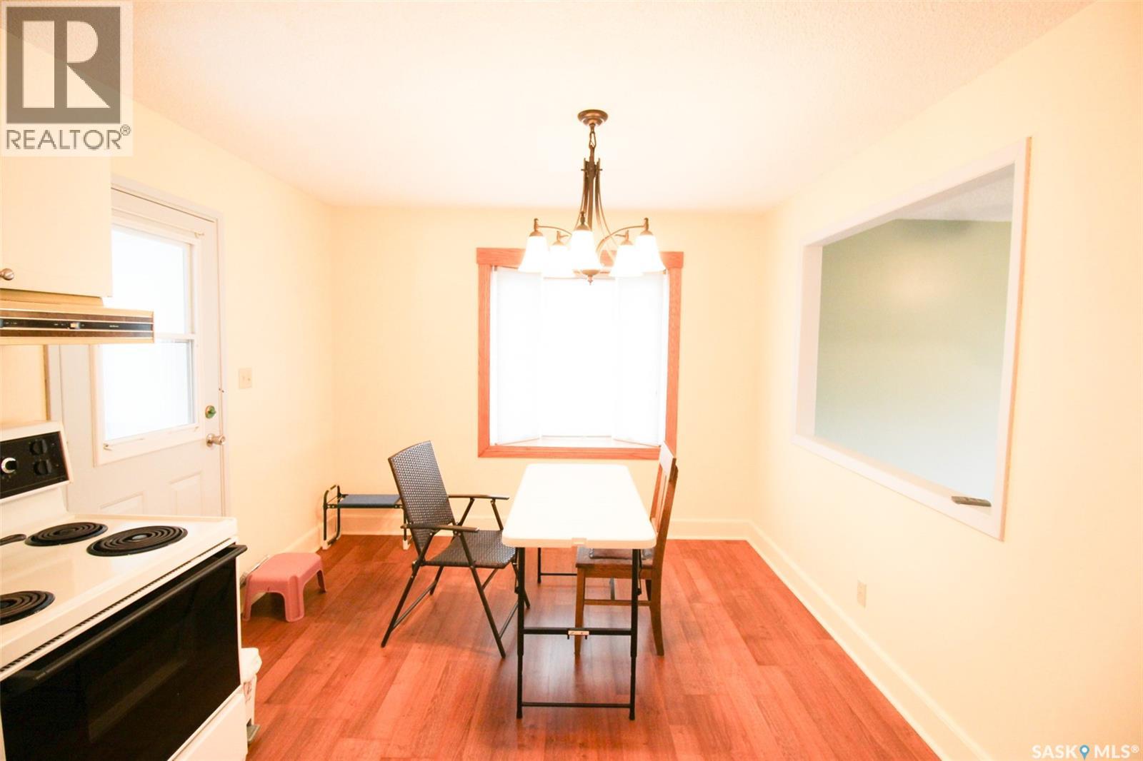 128 1st Street E, Frontier, Saskatchewan  S0N 0W0 - Photo 9 - SK033854