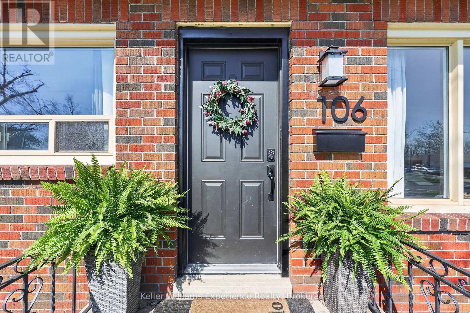 106 Nelson Street, Barrie, Ontario  L4M 4K7 - Photo 3 - S12976056