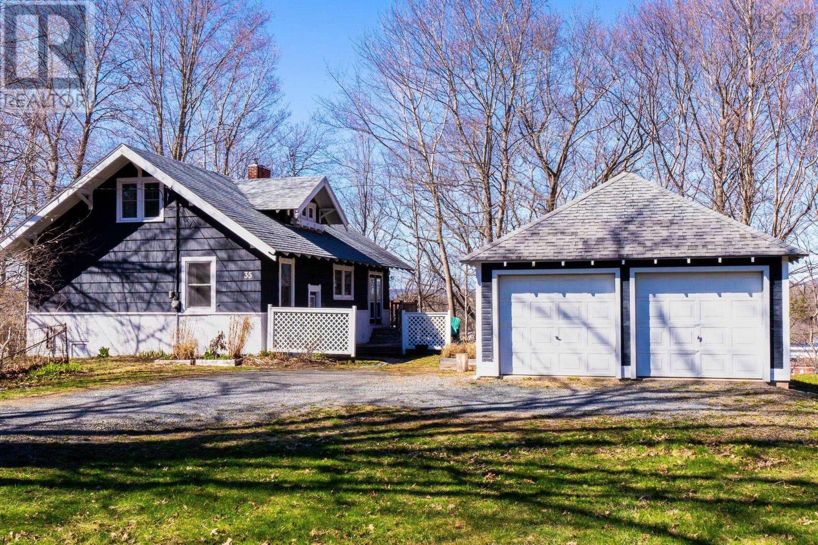 35 King Street, Kentville, Nova Scotia  B4N 1R4 - Photo 1 - 202608554