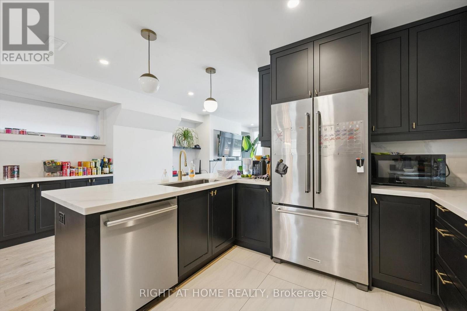 814 Coxwell Avenue, Toronto, Ontario  M4C 3E6 - Photo 12 - E13029938