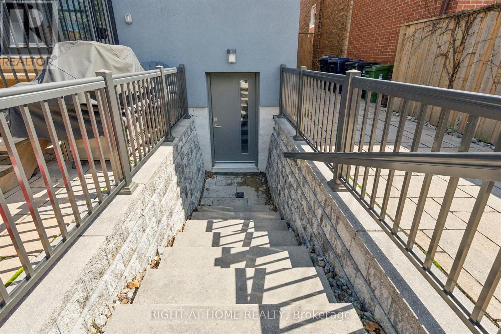 814 Coxwell Avenue, Toronto, Ontario  M4C 3E6 - Photo 6 - E13029938