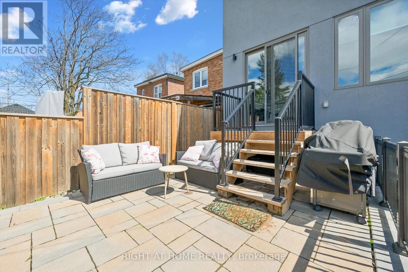 814 Coxwell Avenue, Toronto, Ontario  M4C 3E6 - Photo 5 - E13029938