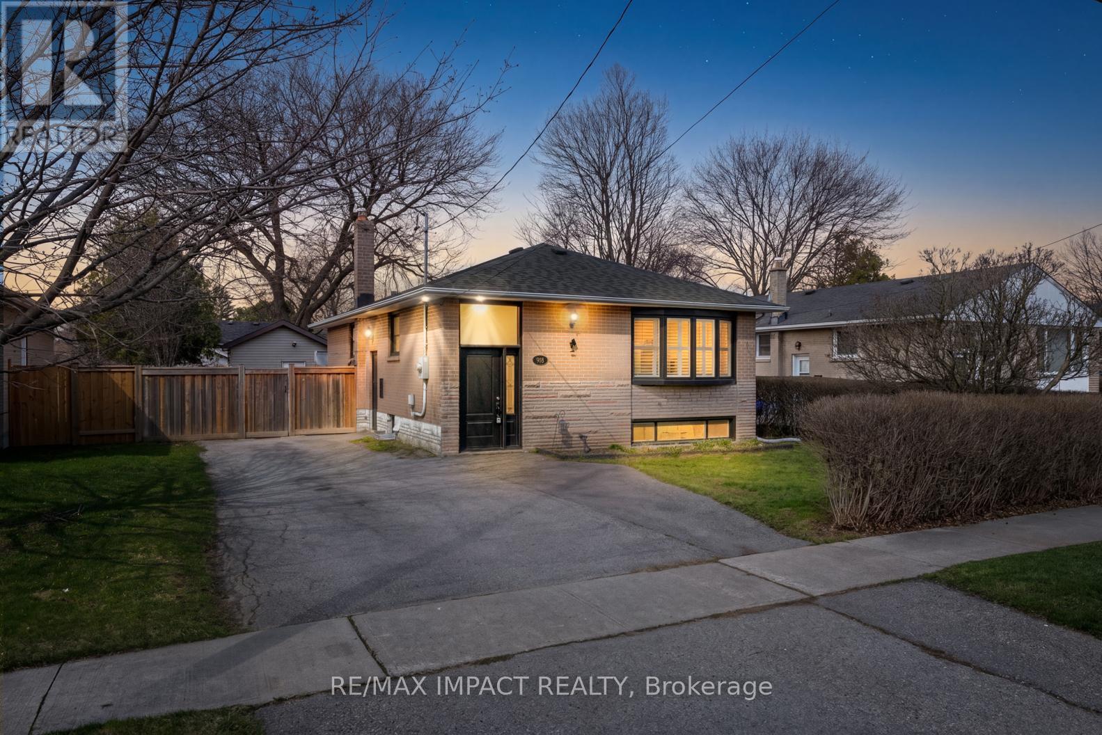 918 MCCULLOUGH DRIVE, Whitby, Ontario