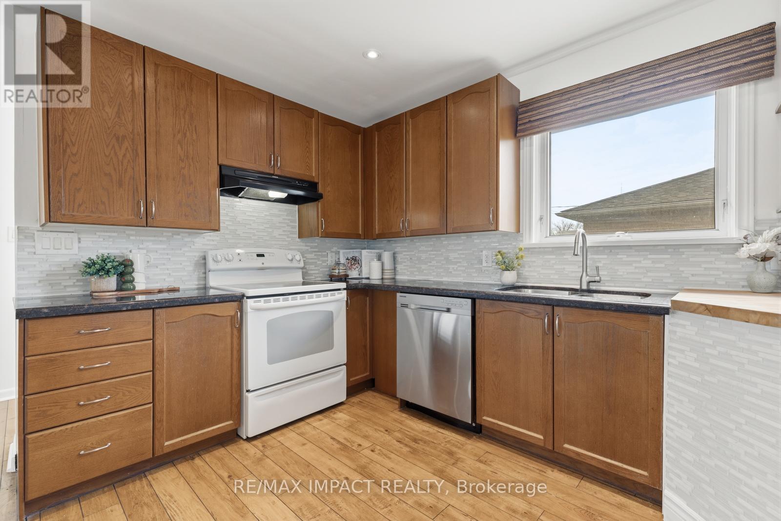 918 Mccullough Drive, Whitby, Ontario  L1N 1C6 - Photo 12 - E13041722