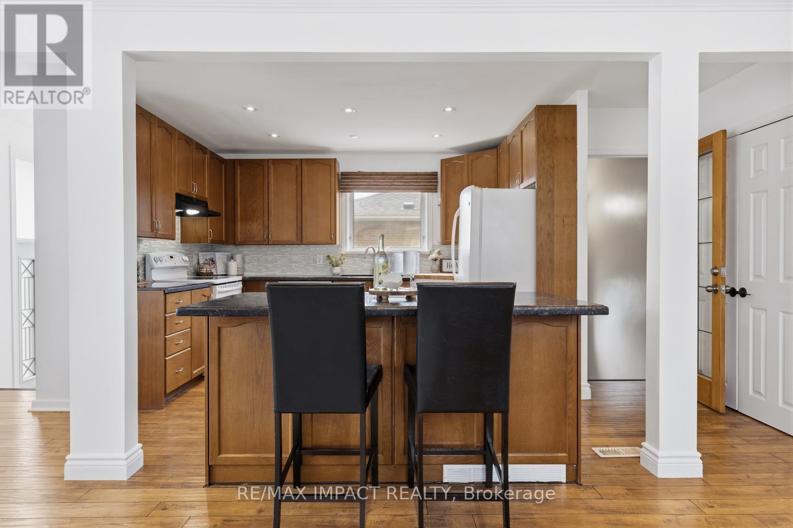 918 Mccullough Drive, Whitby, Ontario  L1N 1C6 - Photo 9 - E13041722