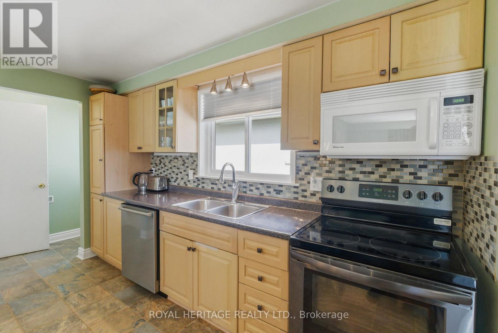 72 Clover Ridge Drive E, Ajax, Ontario  L1S 1G7 - Photo 15 - E13041820