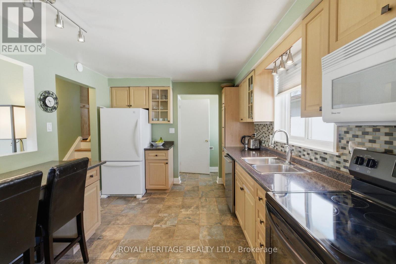 72 Clover Ridge Drive E, Ajax, Ontario  L1S 1G7 - Photo 18 - E13041820