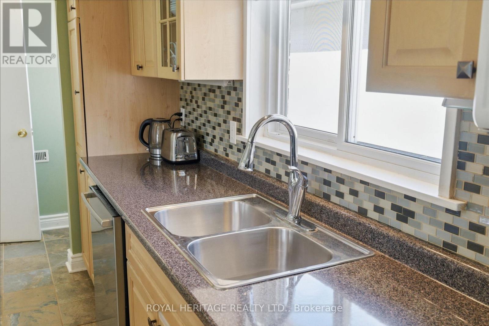 72 Clover Ridge Drive E, Ajax, Ontario  L1S 1G7 - Photo 19 - E13041820