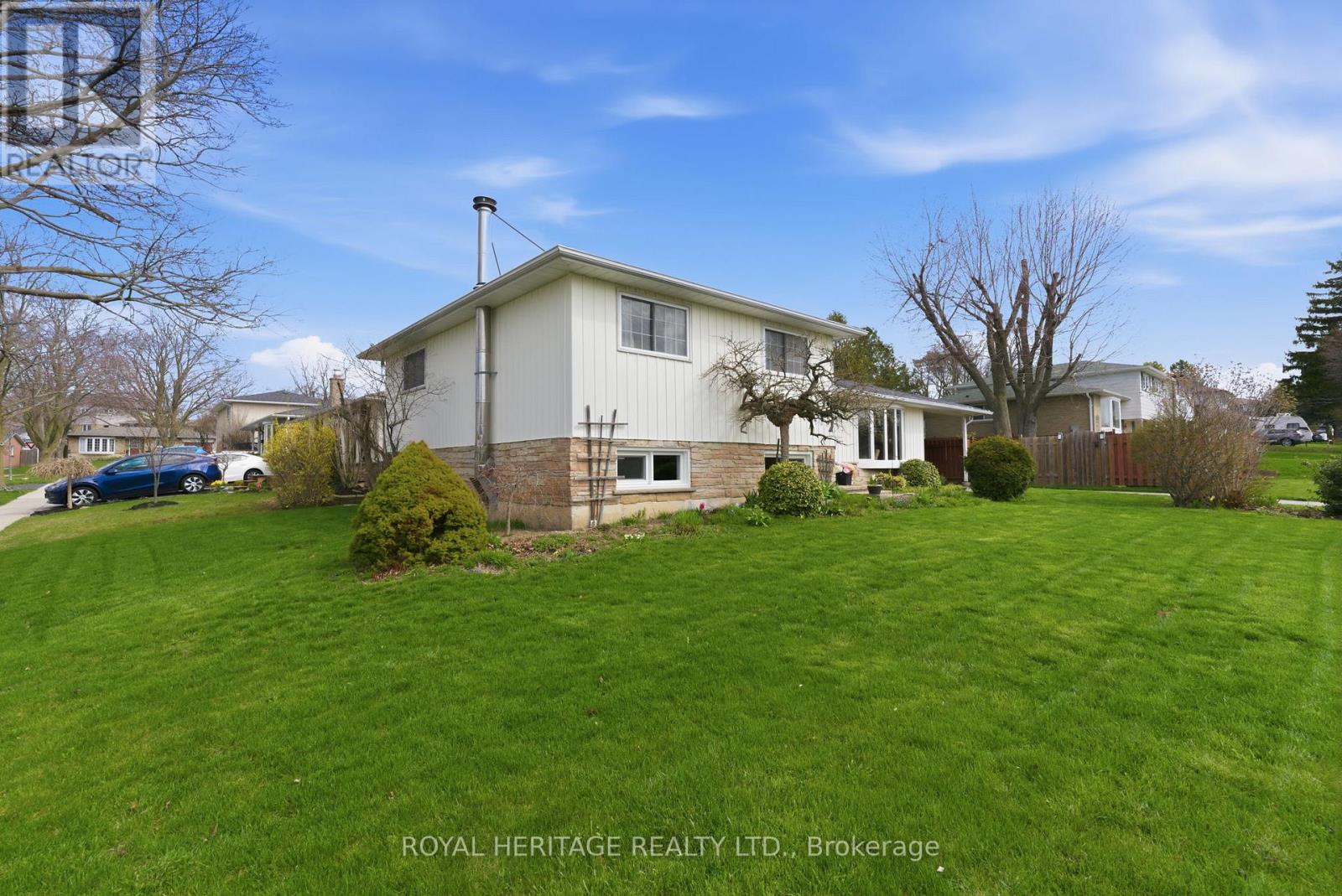 72 Clover Ridge Drive E, Ajax, Ontario  L1S 1G7 - Photo 5 - E13041820