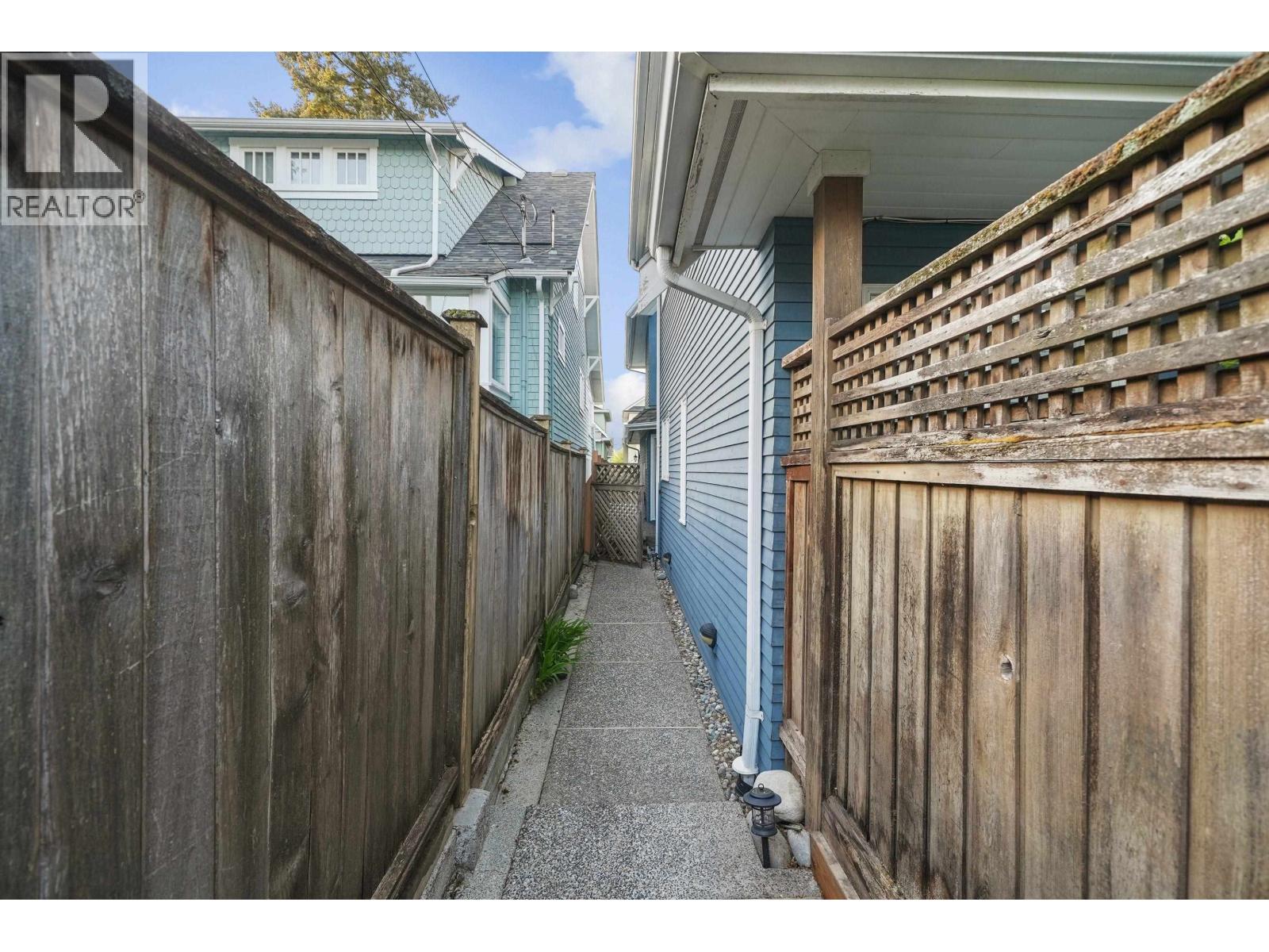 3174 W 3rd Avenue, Vancouver, British Columbia  V6K 1N3 - Photo 2 - R3115031