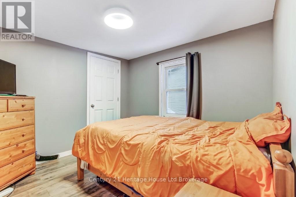 87 Bay Street, Woodstock, Ontario  N4S 3K7 - Photo 13 - X12888922