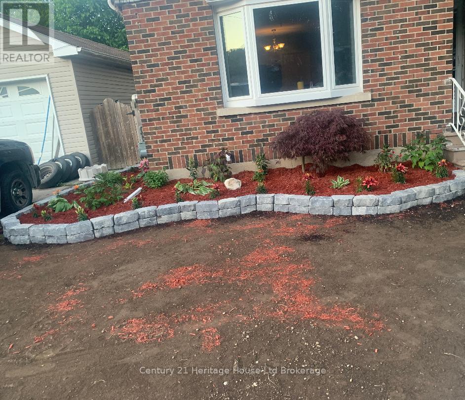 87 Bay Street, Woodstock, Ontario  N4S 3K7 - Photo 2 - X12888922