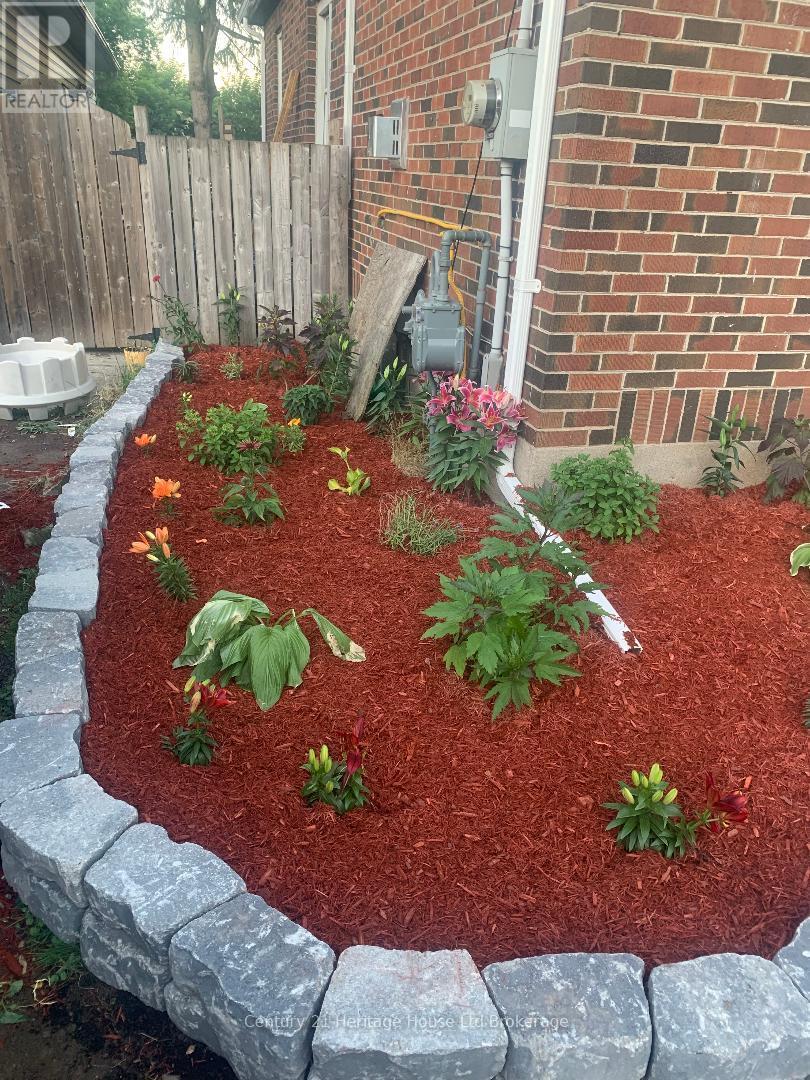 87 Bay Street, Woodstock, Ontario  N4S 3K7 - Photo 3 - X12888922