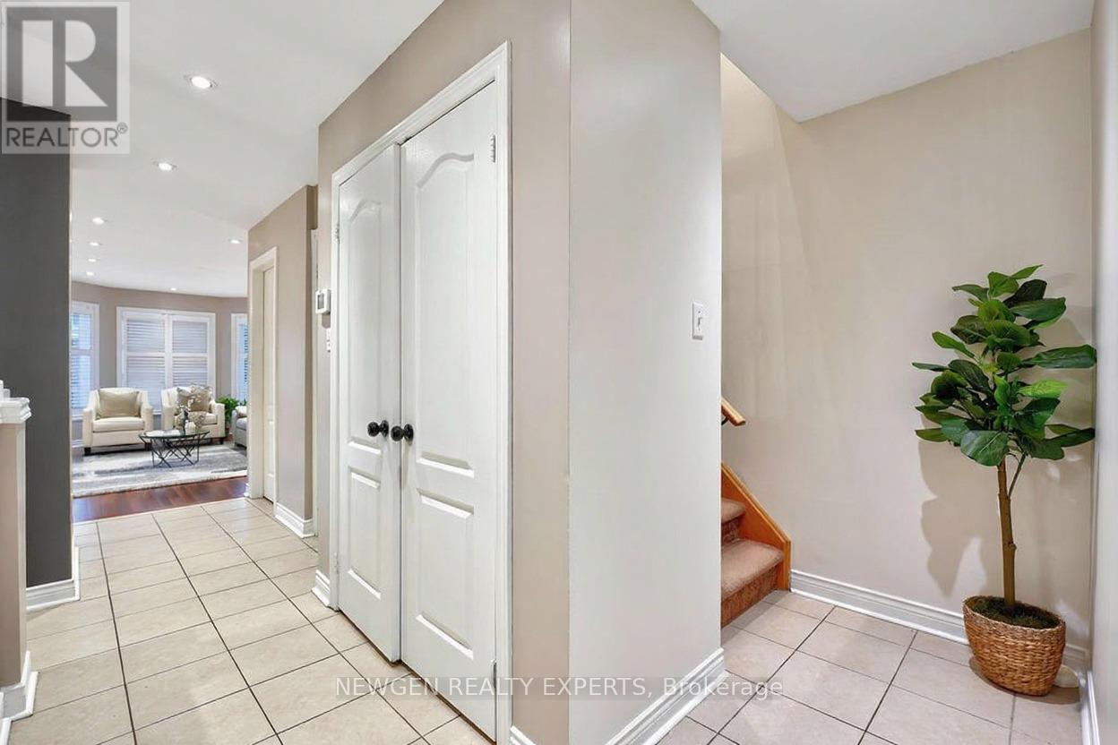 Upper - 68 Root Crescent E, Ajax, Ontario  L1T 4M3 - Photo 6 - E12701290