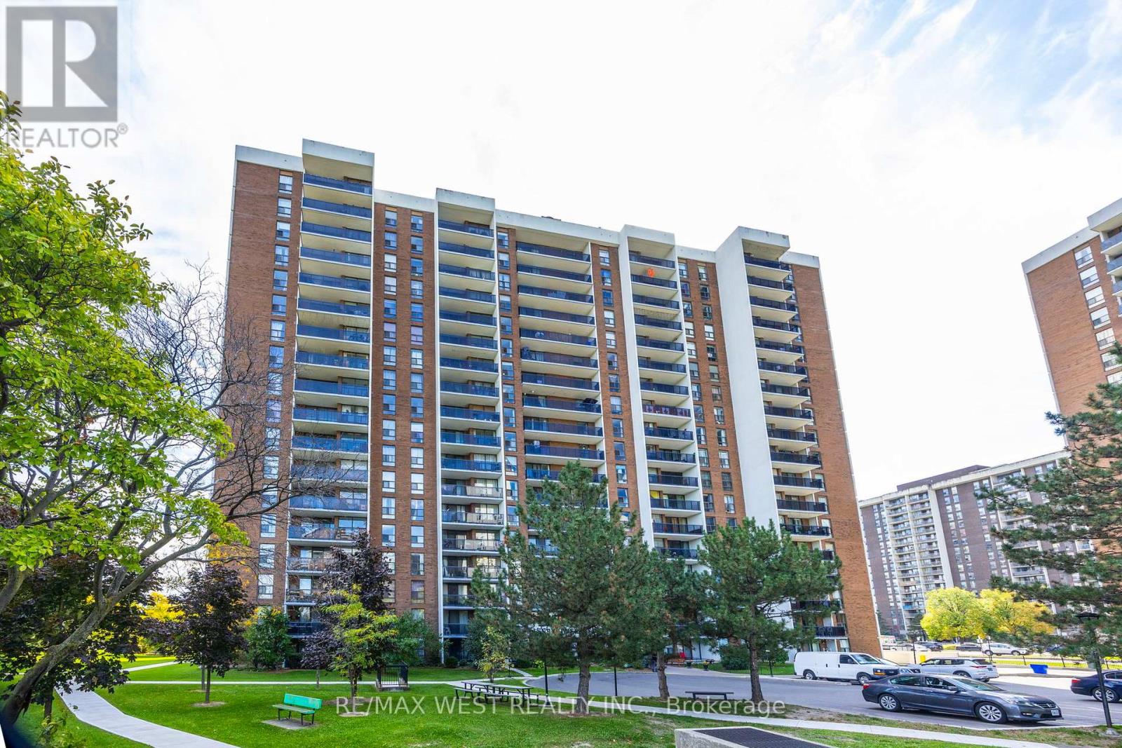 407 - 21 KNIGHTSBRIDGE ROAD, Brampton, Ontario