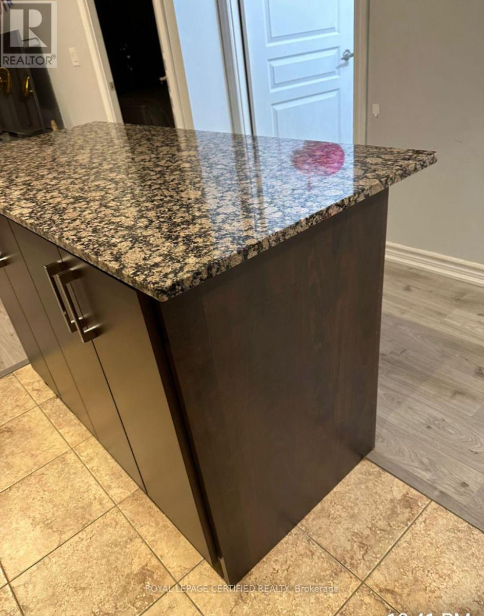 223 Webb Dr Drive, Mississauga, Ontario  L5B 0E8 - Photo 2 - W12867036