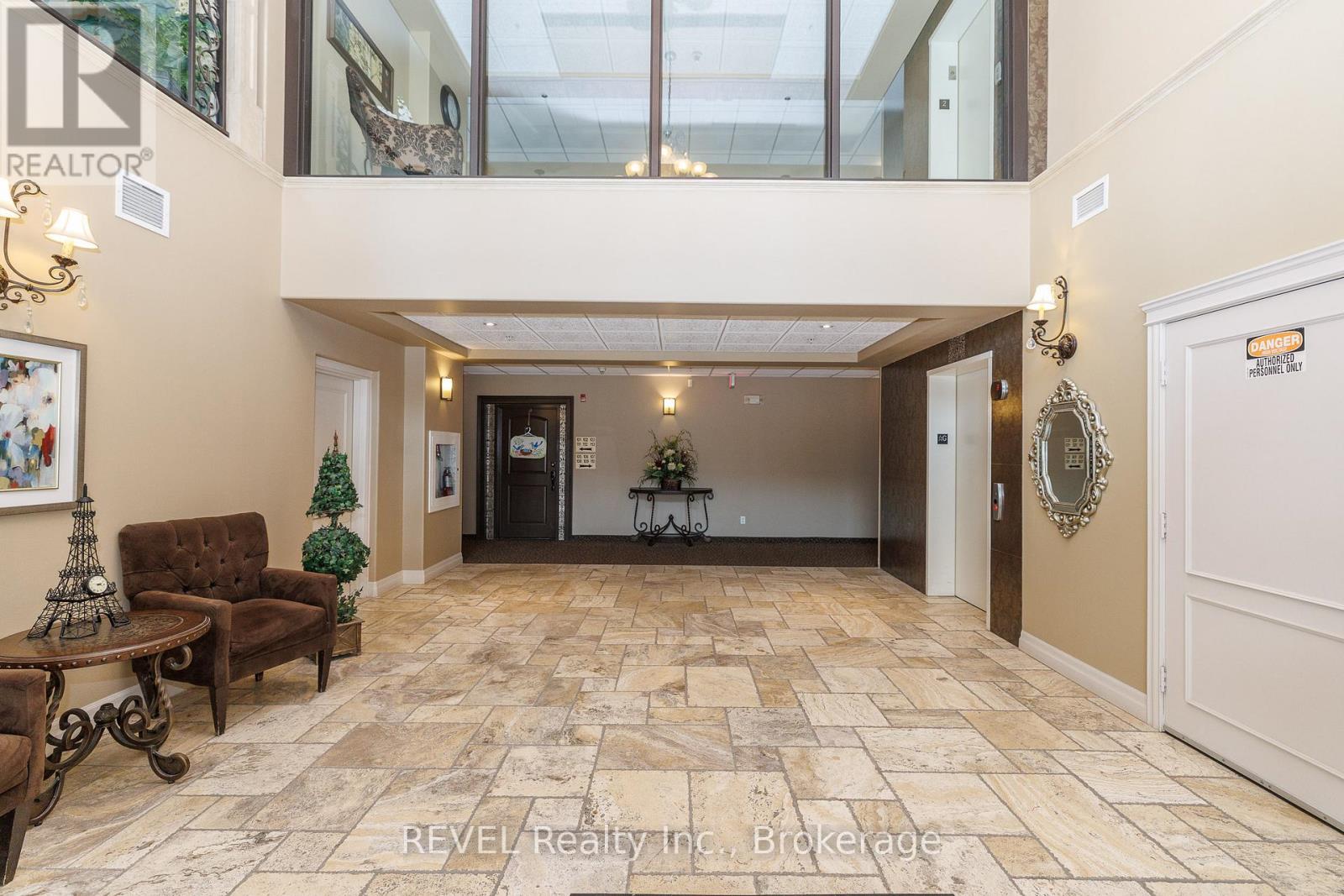 212 - 2799 St. Paul Avenue, Niagara Falls, Ontario  L2J 2L3 - Photo 4 - X13041796