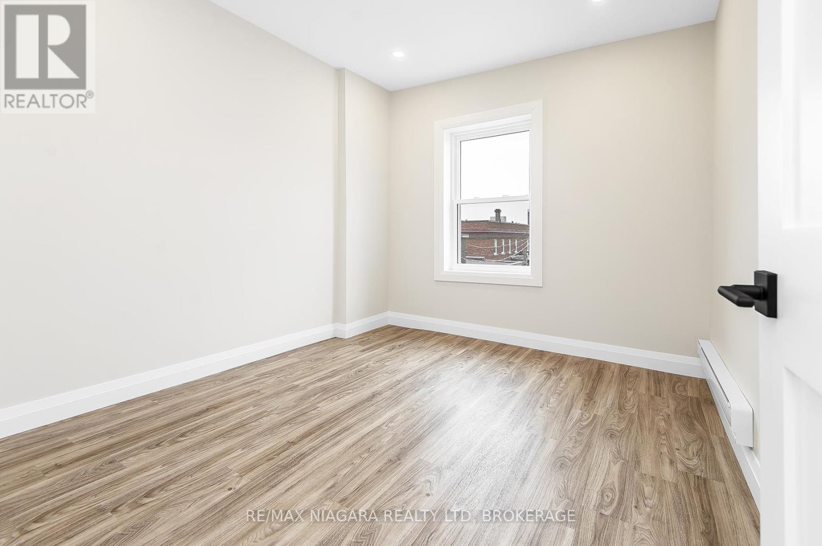 Unit 2 - 264 West Street, Port Colborne, Ontario  L3K 4E4 - Photo 12 - X13041890