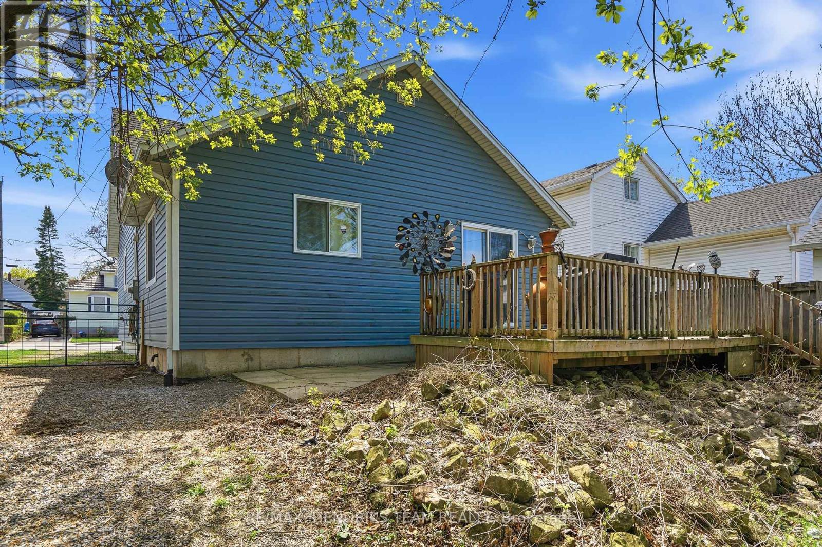 5407 Menzie Street, Niagara Falls, Ontario  L2E 2V7 - Photo 15 - X13041982