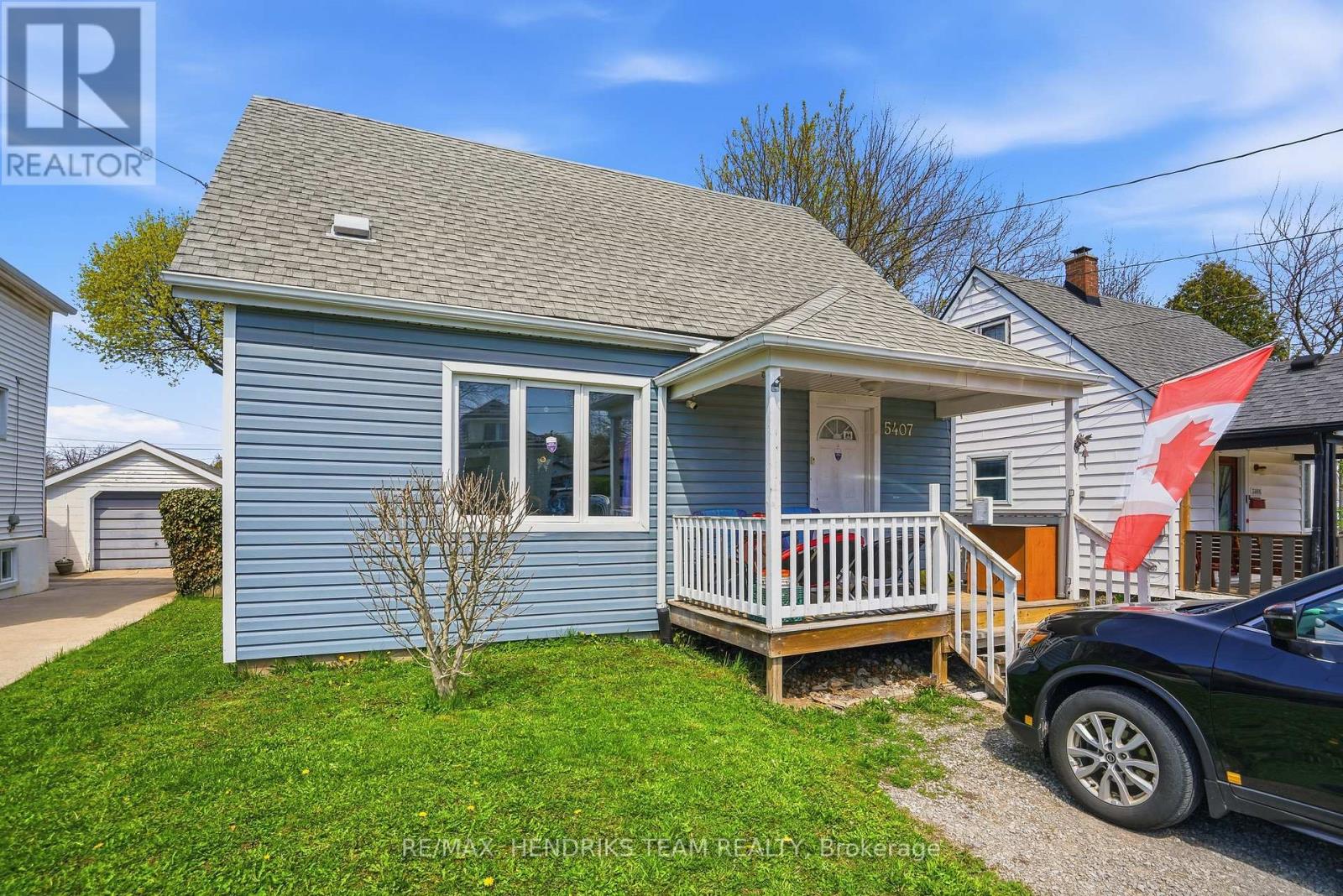 5407 Menzie Street, Niagara Falls, Ontario  L2E 2V7 - Photo 2 - X13041982