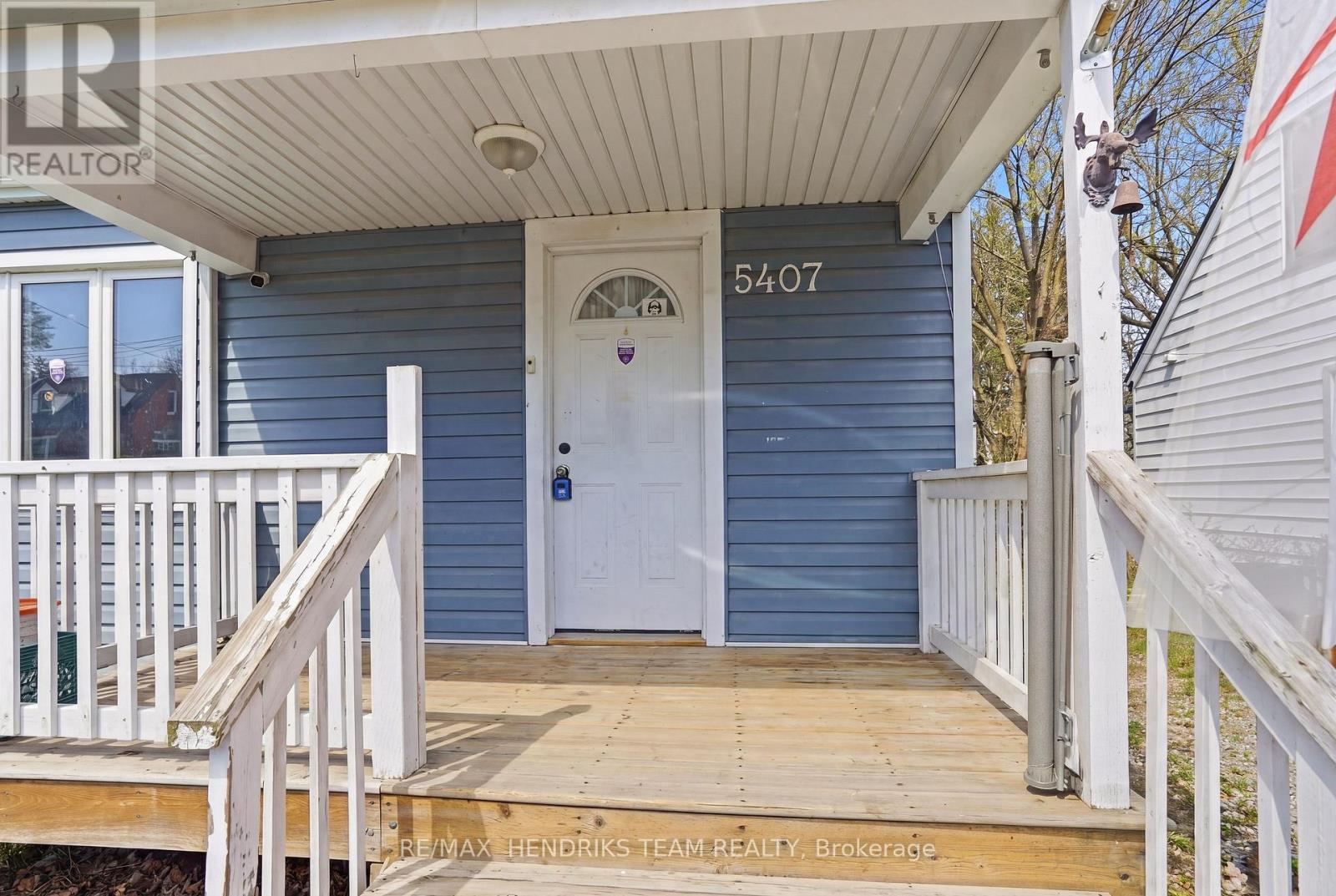 5407 Menzie Street, Niagara Falls, Ontario  L2E 2V7 - Photo 3 - X13041982