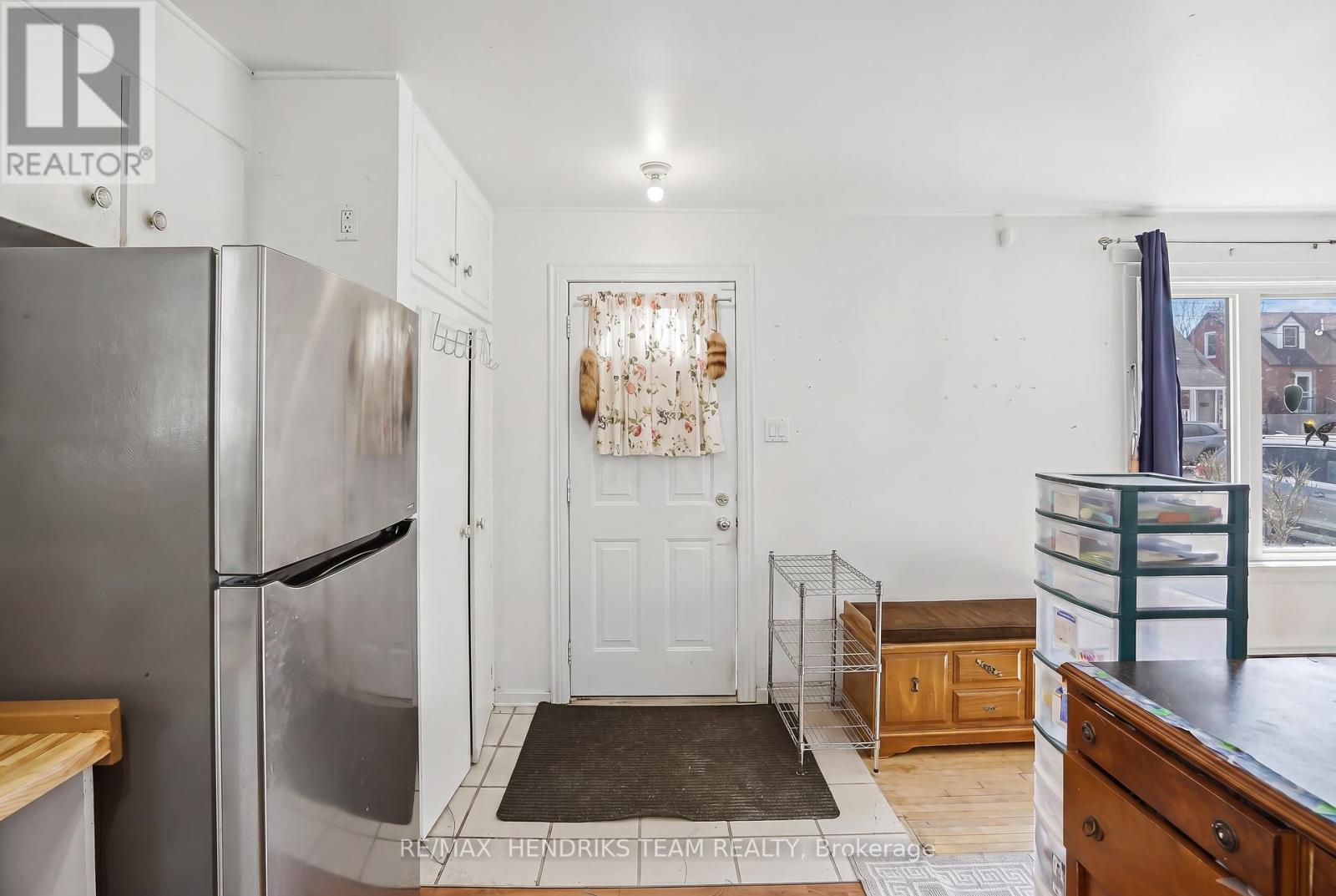 5407 Menzie Street, Niagara Falls, Ontario  L2E 2V7 - Photo 4 - X13041982