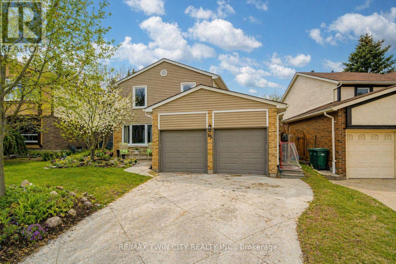 15 DEERWOOD CRESCENT, Kitchener, Ontario