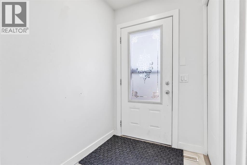 13 Martindale Boulevard Ne, Calgary, Alberta  t3j 2t8 - Photo 3 - A2302327