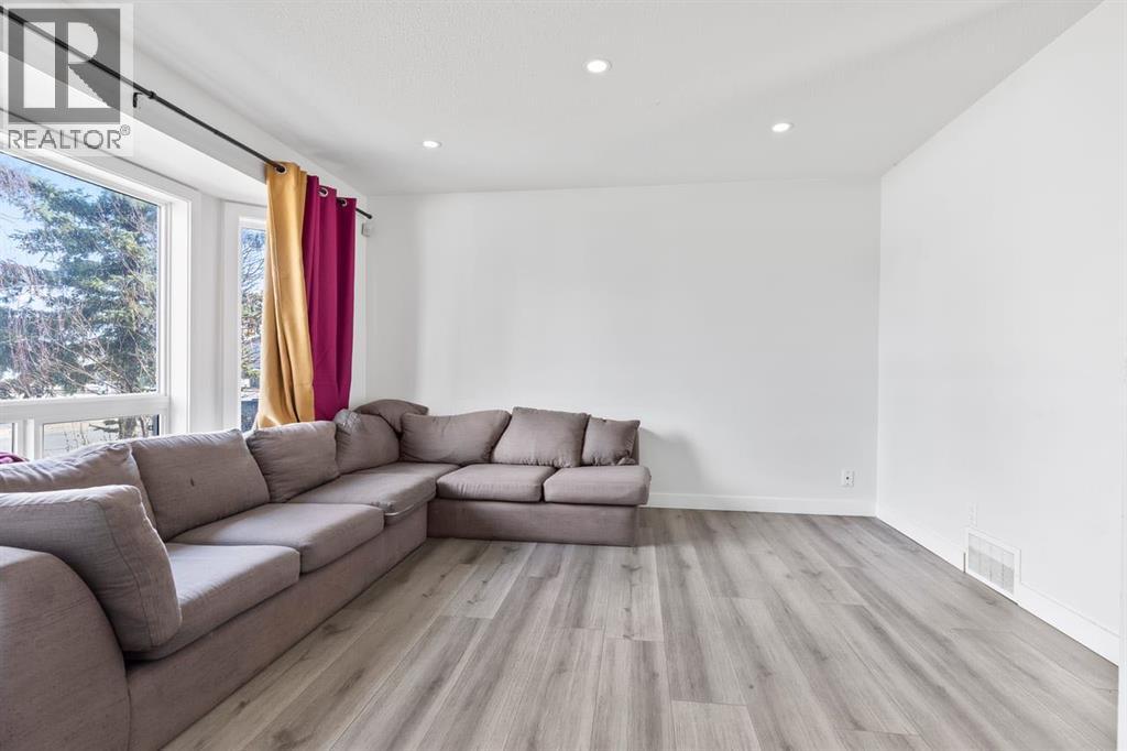 13 Martindale Boulevard Ne, Calgary, Alberta  t3j 2t8 - Photo 4 - A2302327