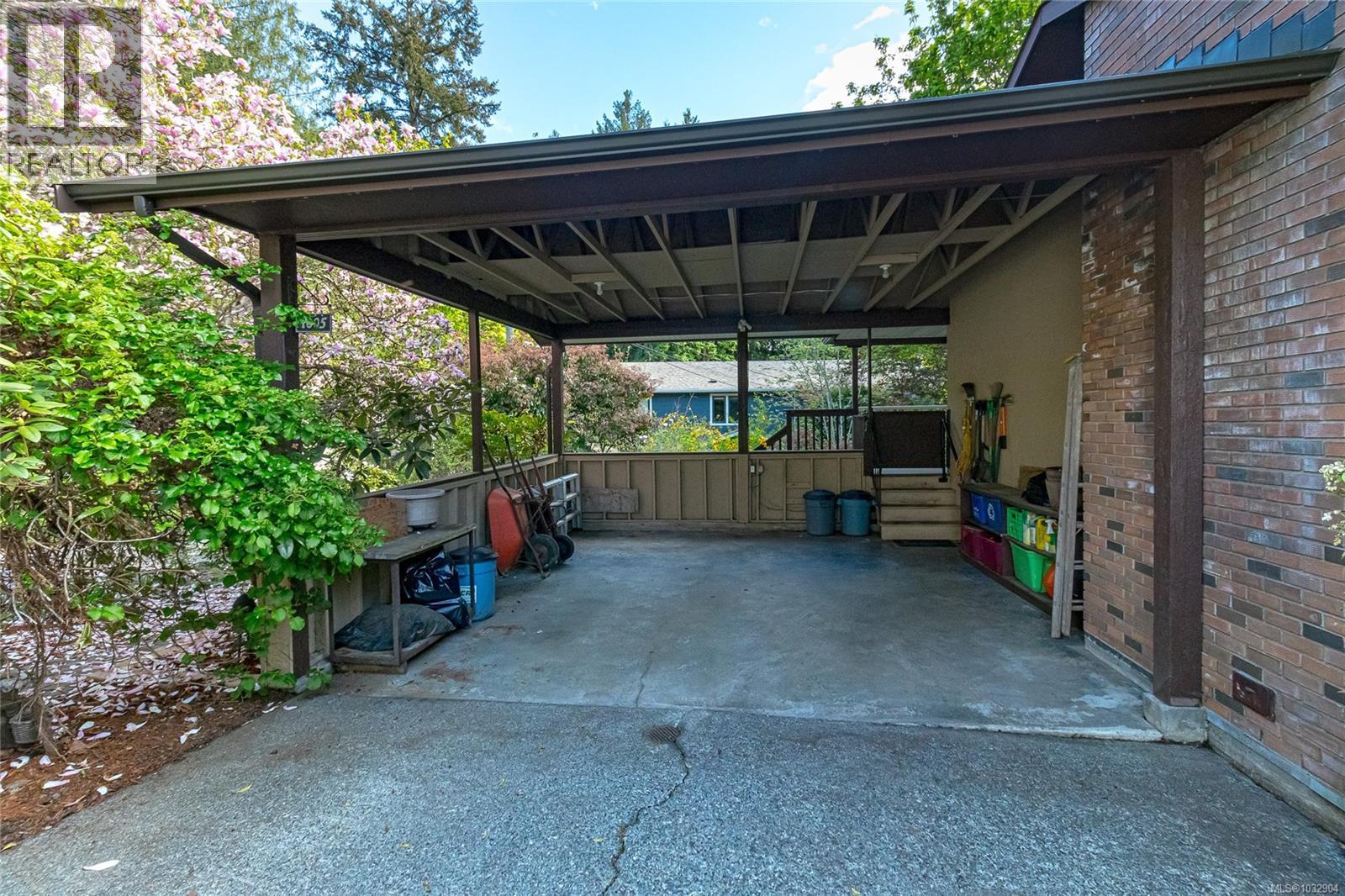 1005 Sluggett Rd, Central Saanich, British Columbia  V8M 1E4 - Photo 4 - 1032904