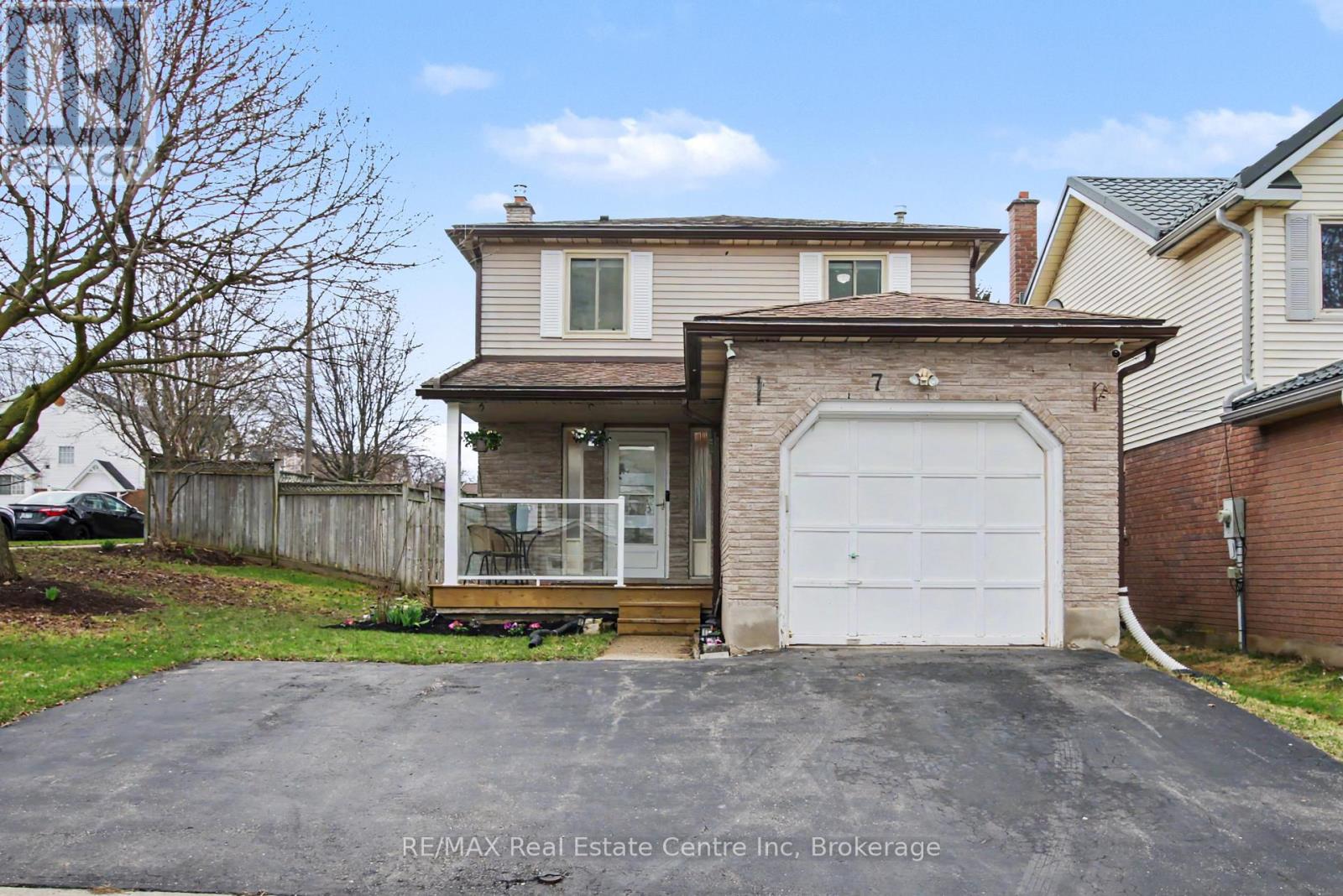 7 Wycliffe Place, Kitchener, Ontario  N2M 5J6 - Photo 3 - X13041806