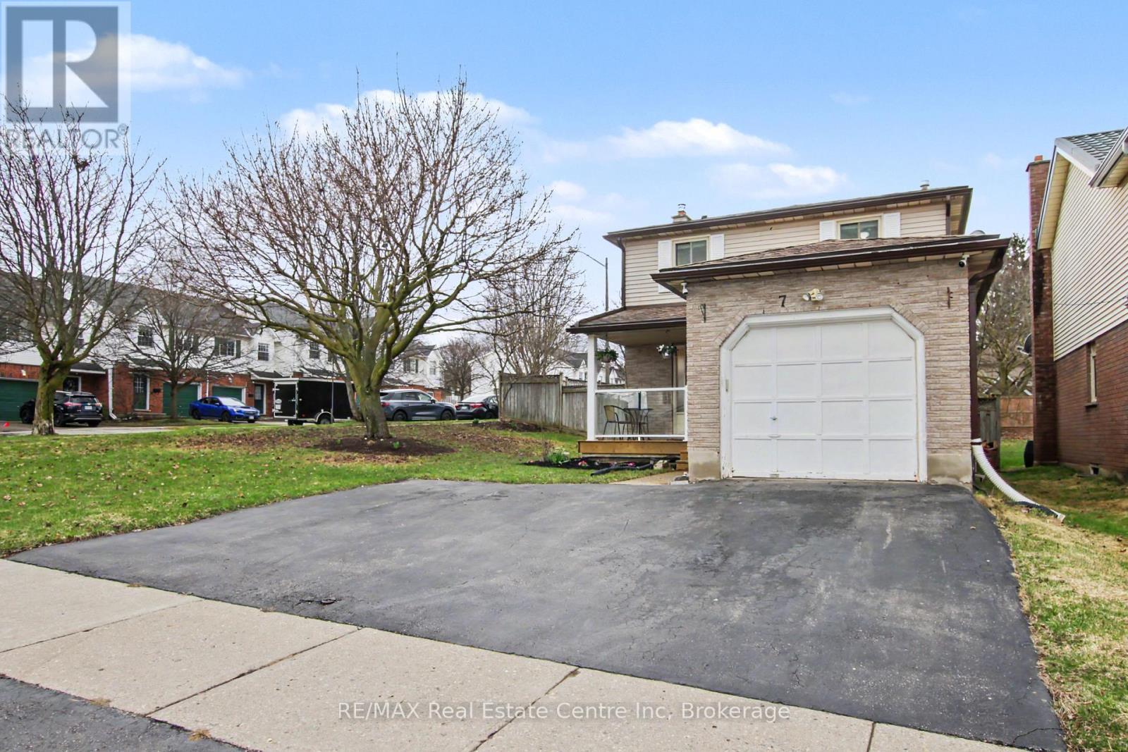 7 Wycliffe Place, Kitchener, Ontario  N2M 5J6 - Photo 4 - X13041806