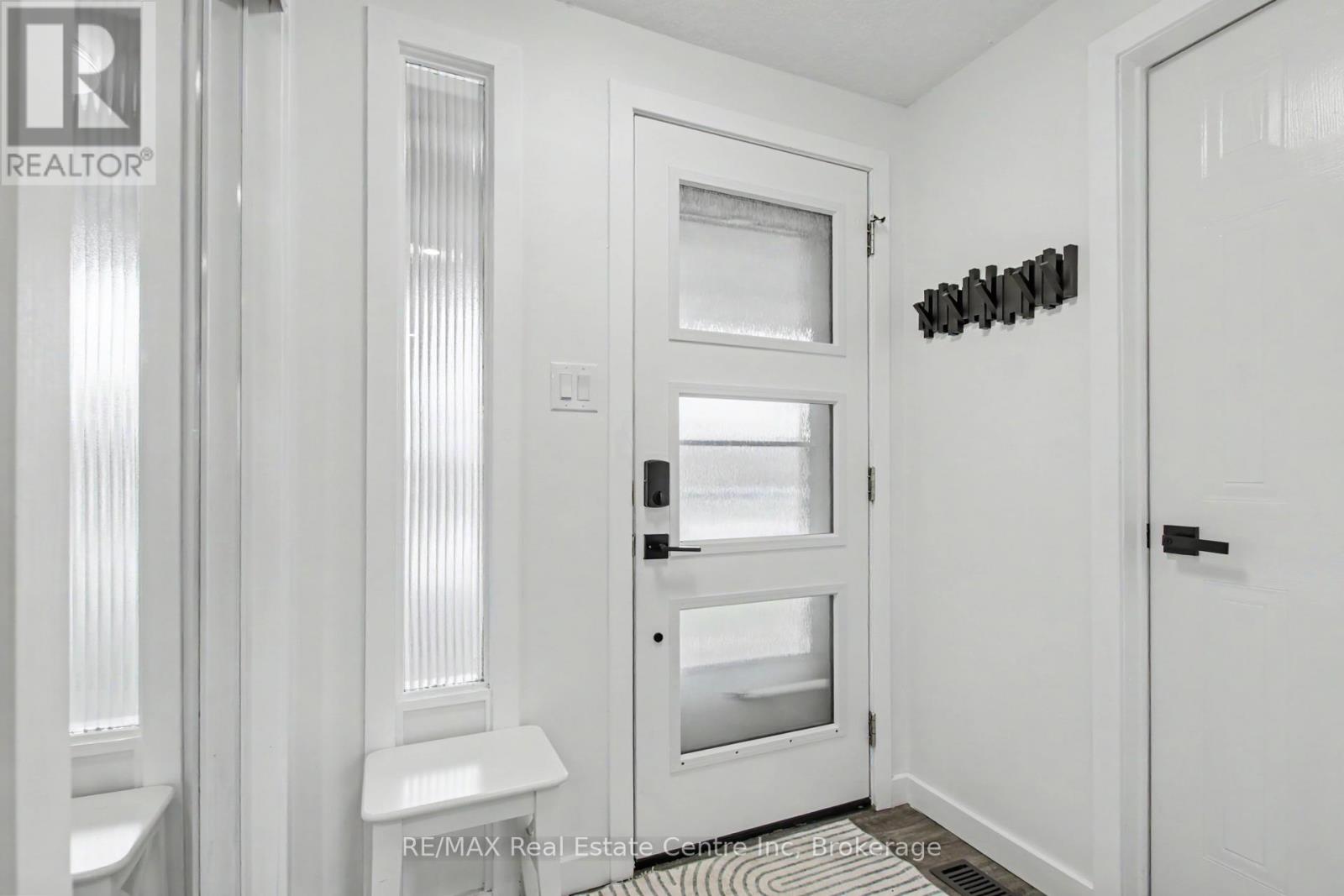 7 Wycliffe Place, Kitchener, Ontario  N2M 5J6 - Photo 7 - X13041806