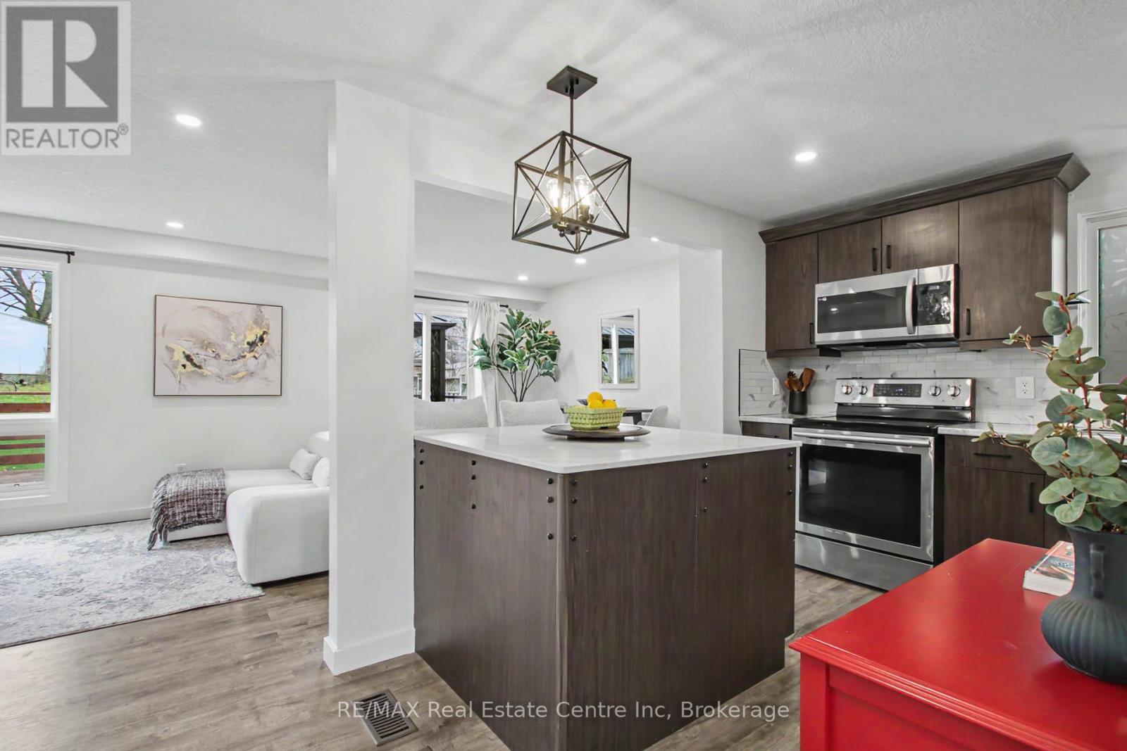 7 Wycliffe Place, Kitchener, Ontario  N2M 5J6 - Photo 9 - X13041806