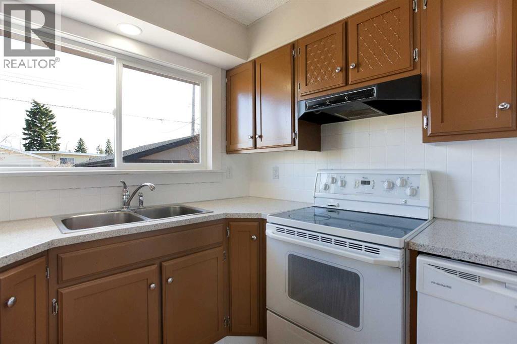 23 Queen Isabella Close Se, Calgary, Alberta  T2J 3R2 - Photo 8 - A2303904